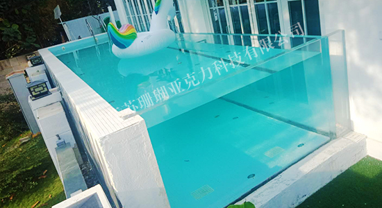 Outdoor acrylic swimming pool